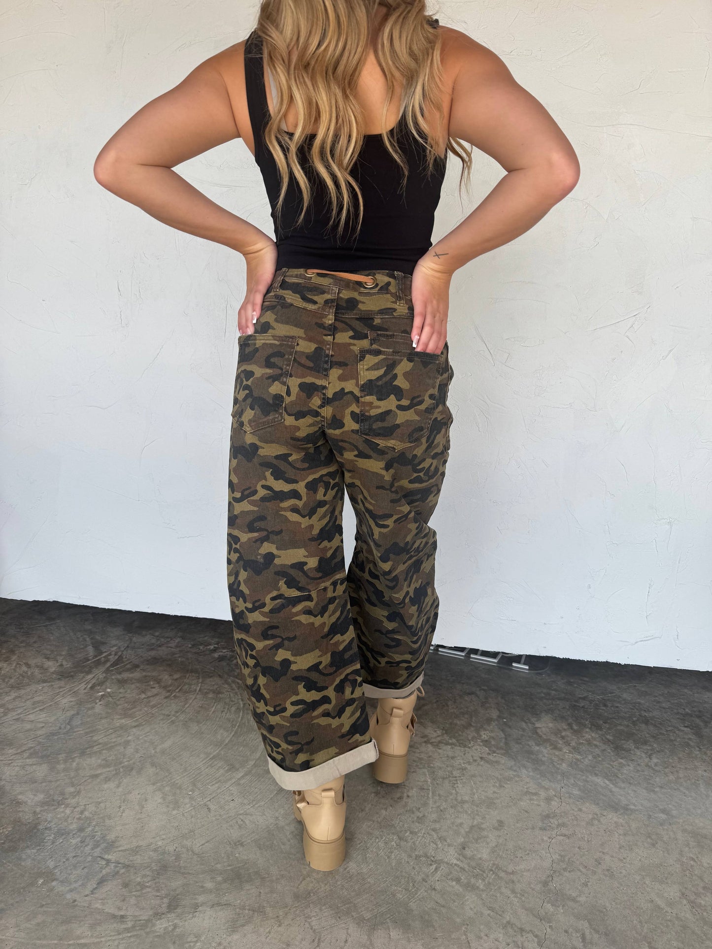 BROGAN CAMO BARREL JEANS: 2X