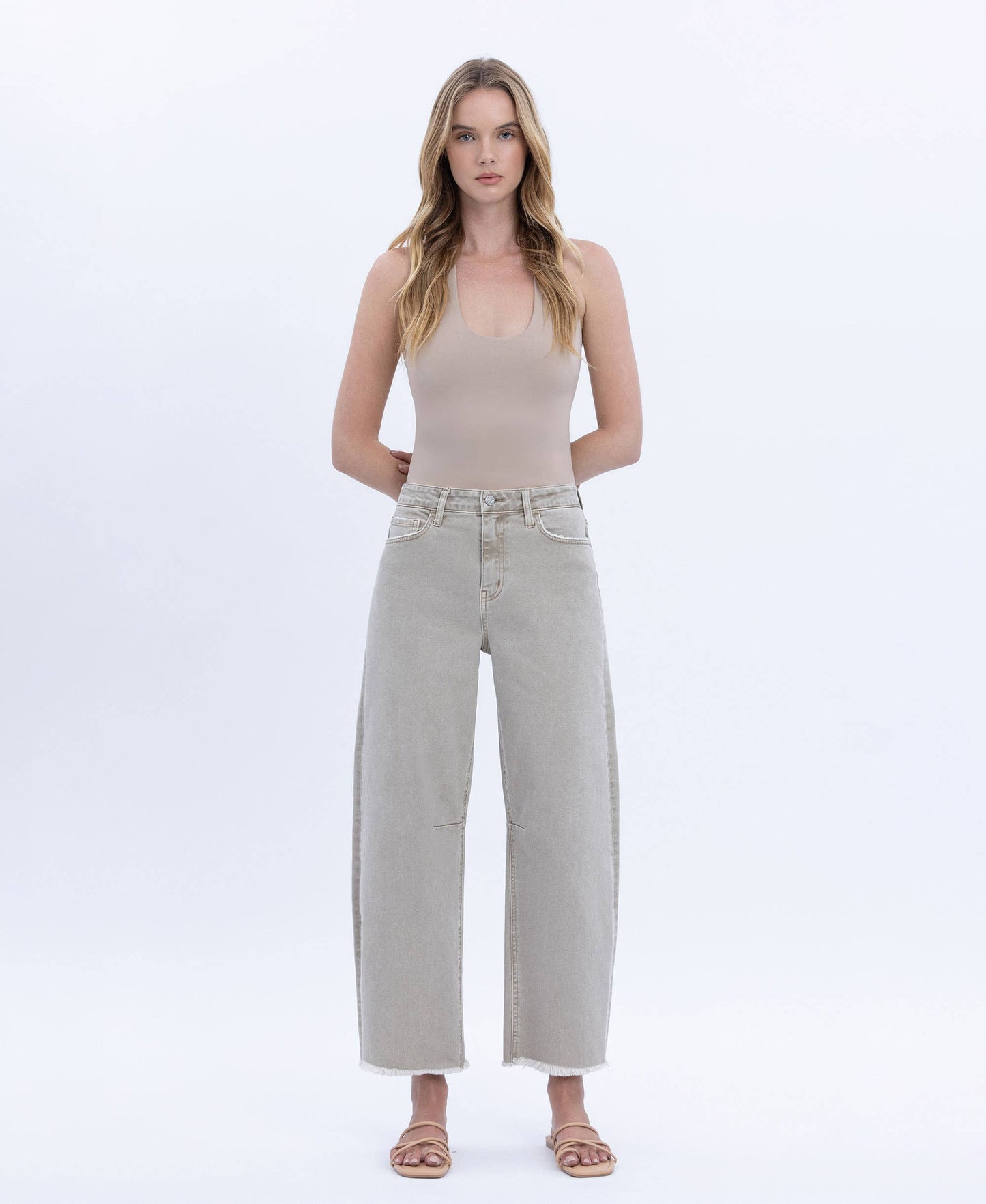 SUPER HIGH RISE FRAYED HEM WIDE BARREL LEG JEANS Cinder