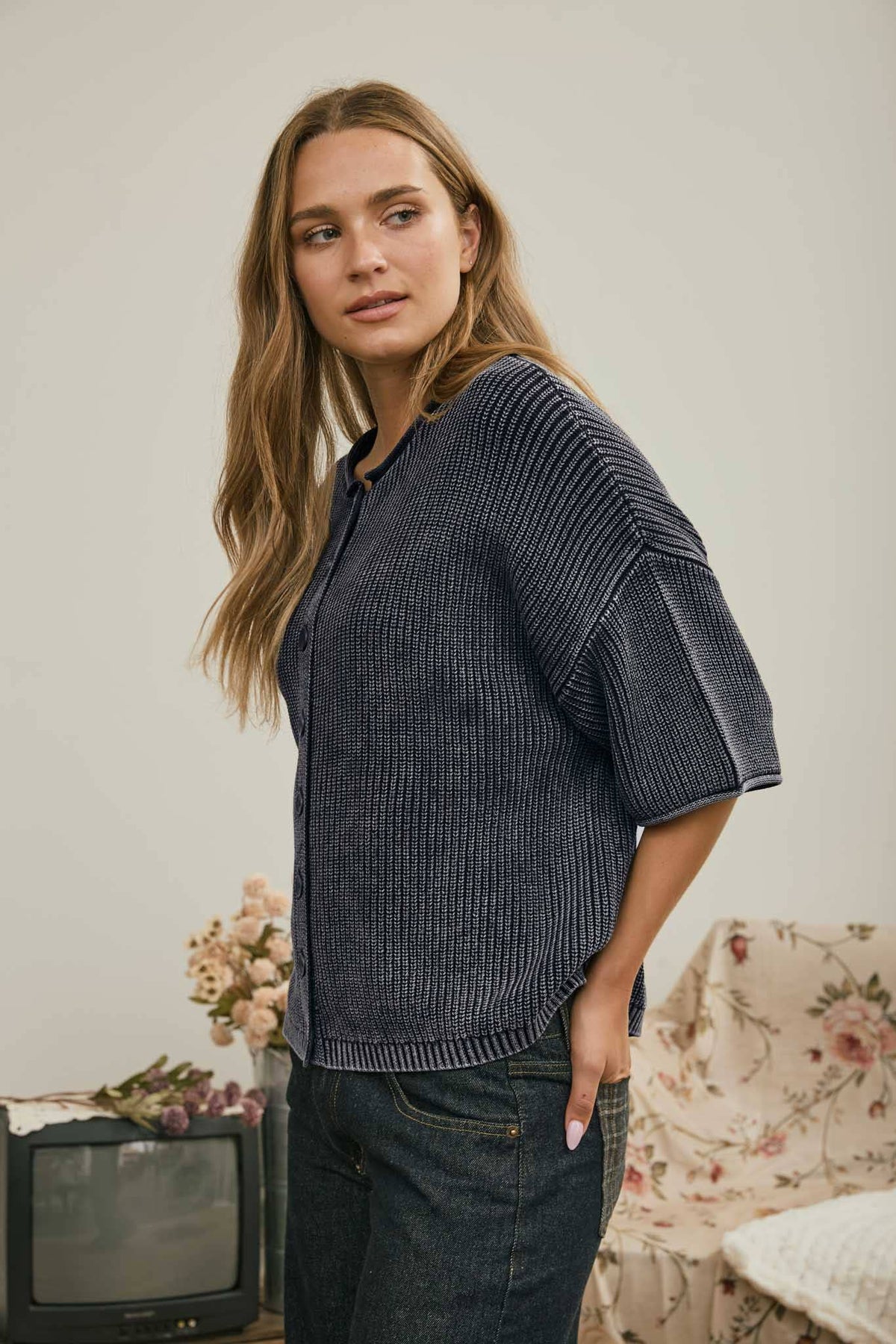 WASHED RIBBED SHORT SLEEVE ROLLED EDGE CARDIGAN: NAVY