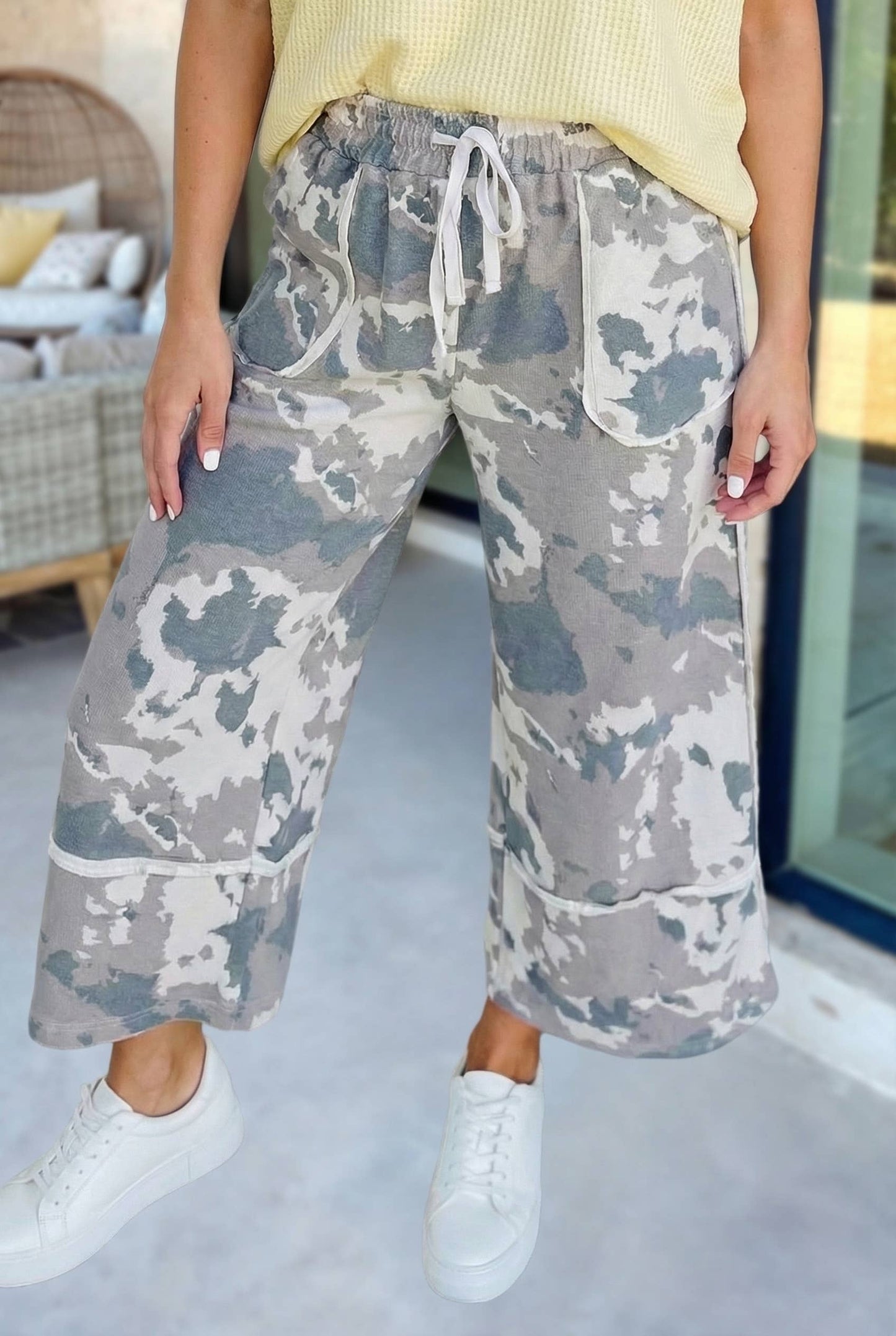Camo Contrast Lace-up Raw Edge Pocket Pants